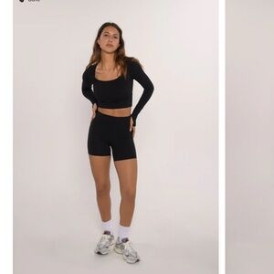 Form activewear Square Long Sleeve Black Crop Top